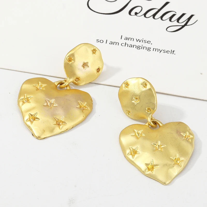 

Retro Fashion Metallic Heart Earrings Printed With Star Stud Ins Earrings For Women
