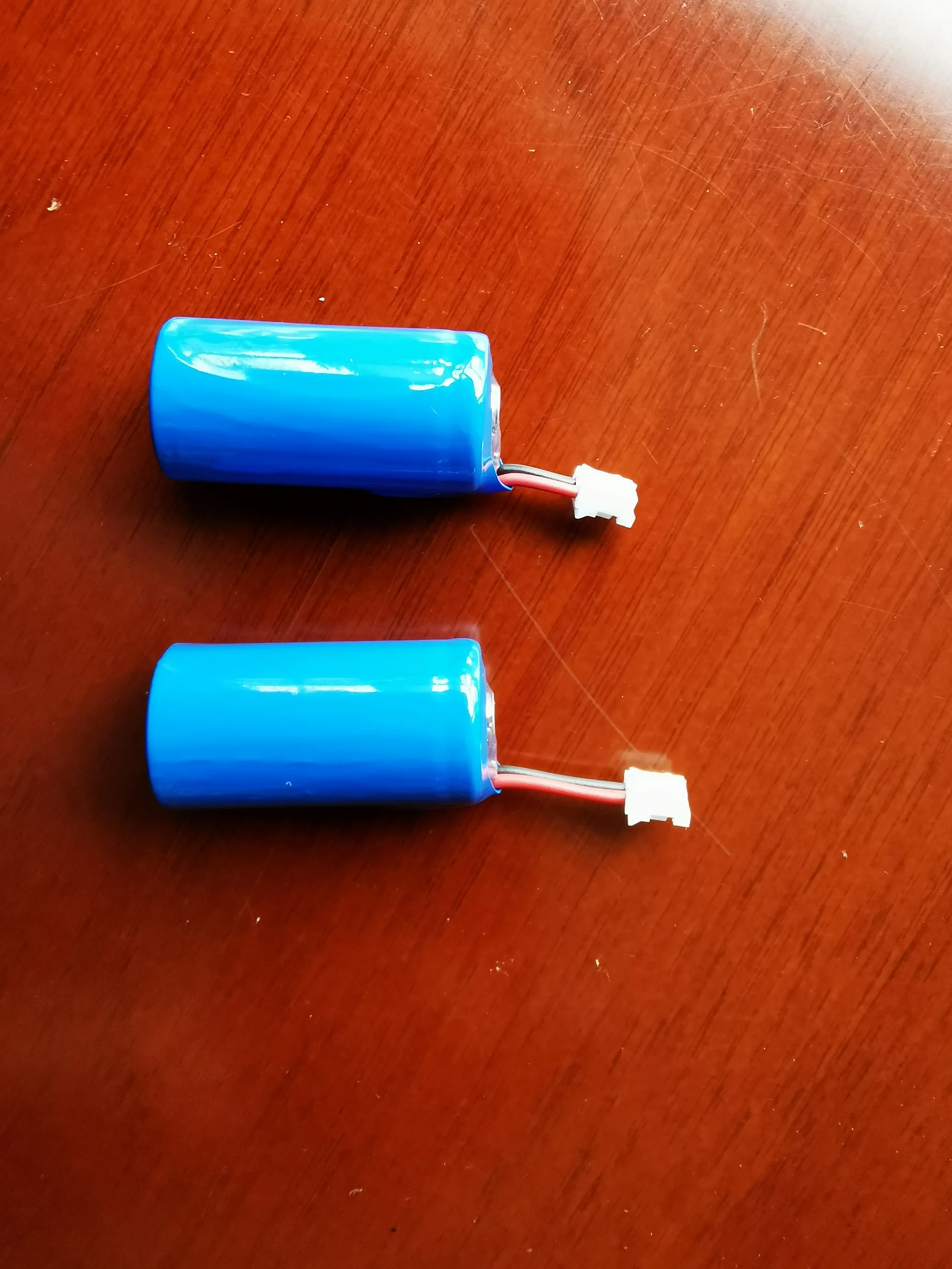 CR123A battery with lead-1.jpg