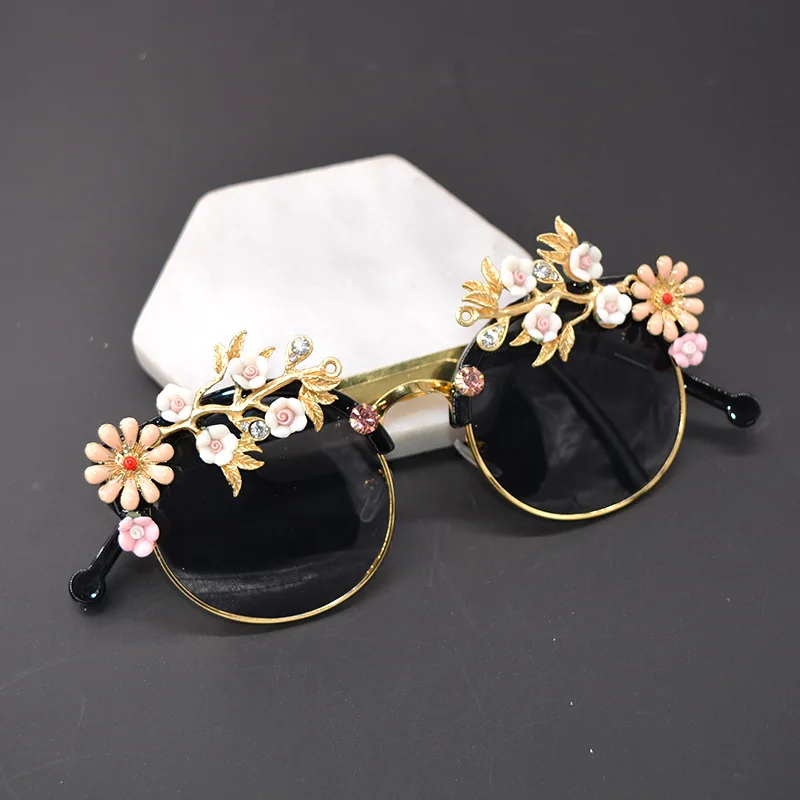 

2020 ELVA Baroque Embossed Flower Diamond Butterfly Luxury Promotional Round Sunglasses Polarized