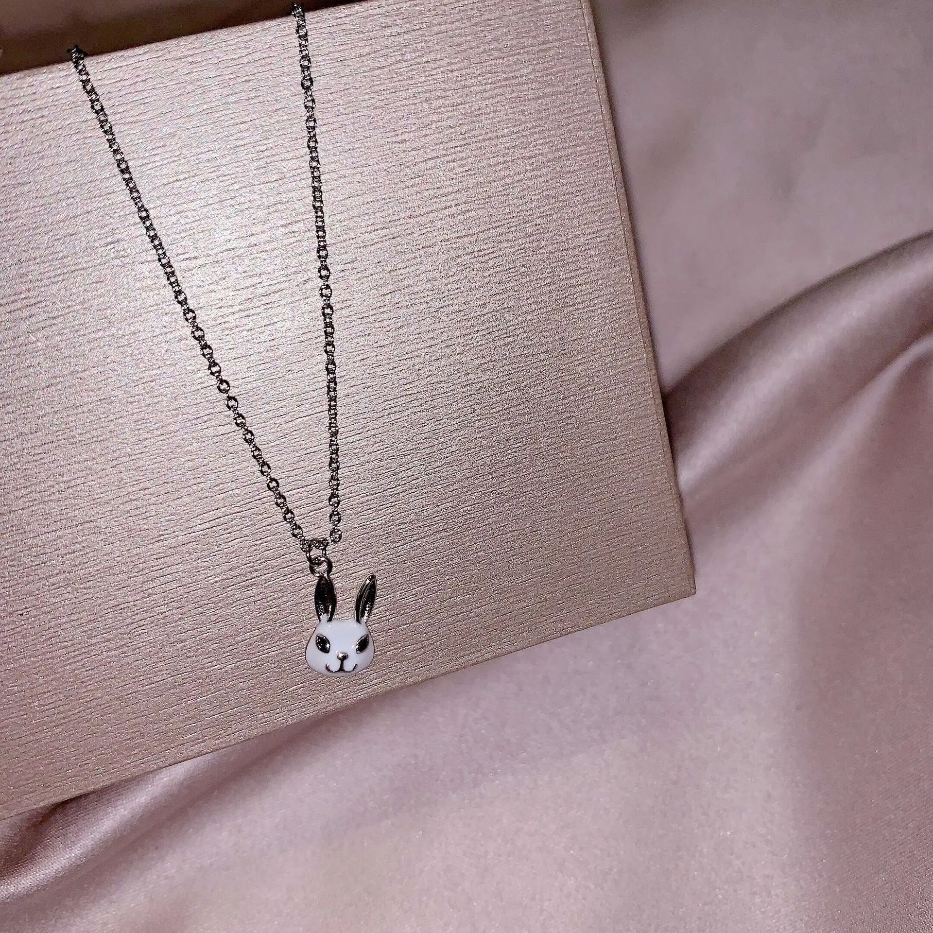 

Fashion Jewelry Manufacturer direct sale KYNL0132 Necklaces Minimalist daily Rabbit Shape Epoxy Necklaces for Women, Silver