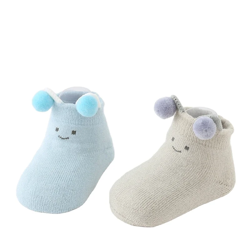 

Newborn knitted cotton socks with three-dimensional ball and smiley face baby socks