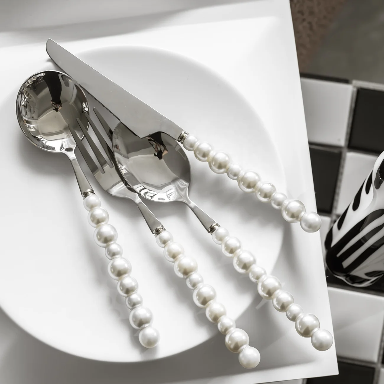 

INS Modern Elegant Silver White Pearl Handle Flatware Wedding Stainless Steel Cutlery Set with Ceramic Pearl Handle