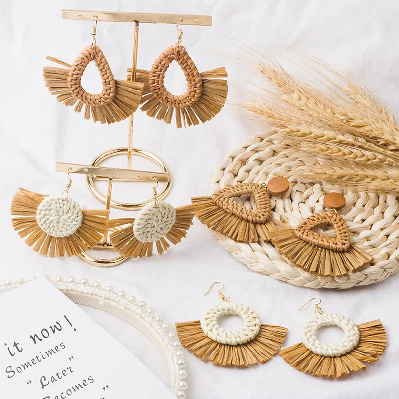 

Bohemian Hay Hand Woven Fan Shaped Pendant Stud Earrings Vacation Style Geometric Figure Pendant Earrings For Woman