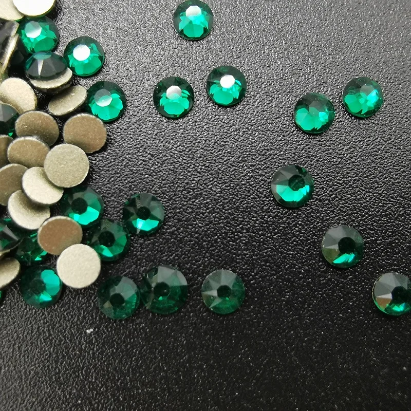 

Wholesale Custom Christmas Bling Colorful Nail Art Unique Diamond 6mm Crystal 16-cut Small Green Rhinestone For Brooches, 26colors