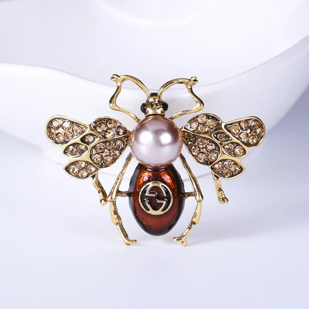 

QIANZUYIN Unisex Alloy Antique Gold Plated Vintage Brooches Women Pearl Insect Animal Shape Honeybee Safety Pin Bee Brooches, Picture