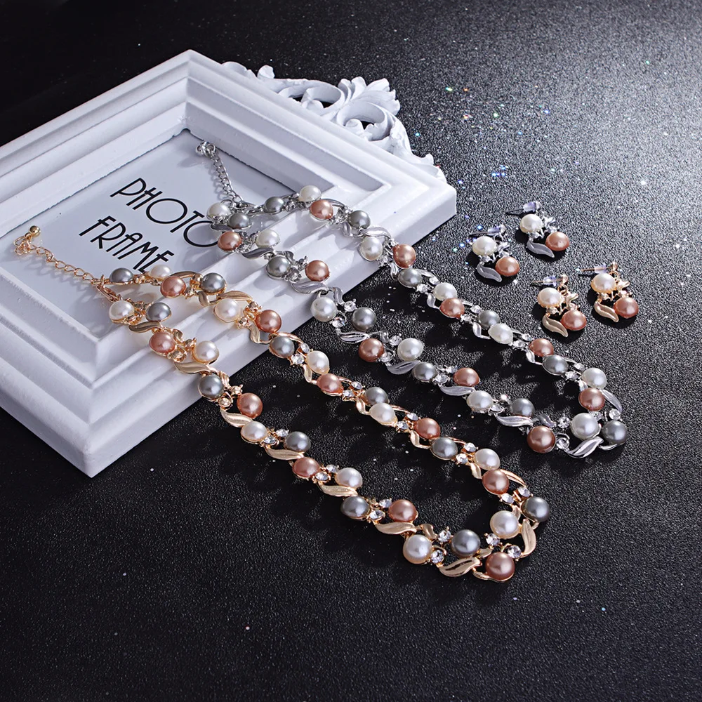 

Luxury Metal Flower Imitation Pearl Bridal Wedding Necklace Earrings Gold Plated Jewelry Set for Female, Picture shows