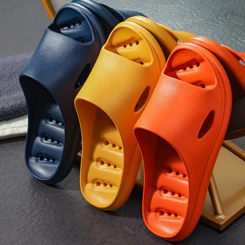 

2021 New Fashion Water Leakage Slippers Anti Slip Soft Bottom Breathable Of Lovers Household Sandals