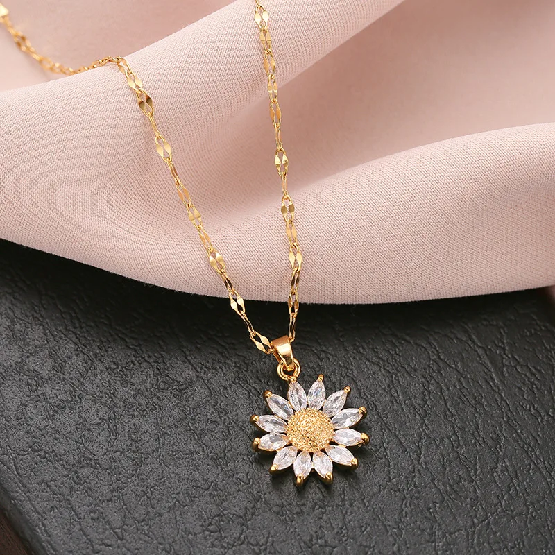 

Luxury Titanium Steel Sun Flower Shape Necklace Women's Gold Plated Sunflower Necklace for Women