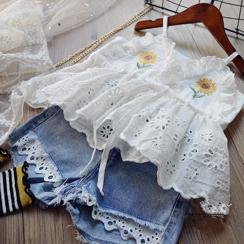 

Children Clothes 2021 Summer New Girls Embroidered Lace Sleeveless Sling Top Denim Shorts Two Piece Suit Kids Clothing Set