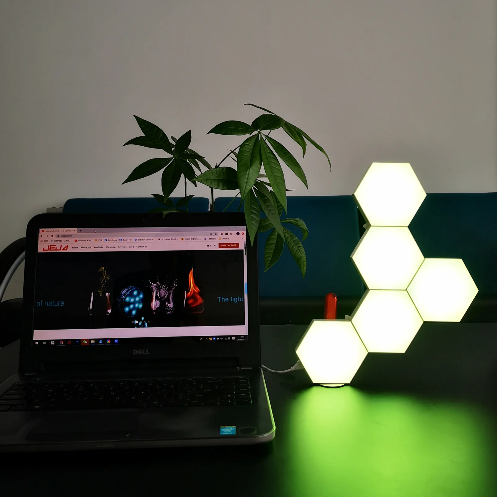 

Home Decor Aurora Color Smart Phone APP Controlled Hexagonal Light Amazon Hot-selling LED Home Night Light For Kids