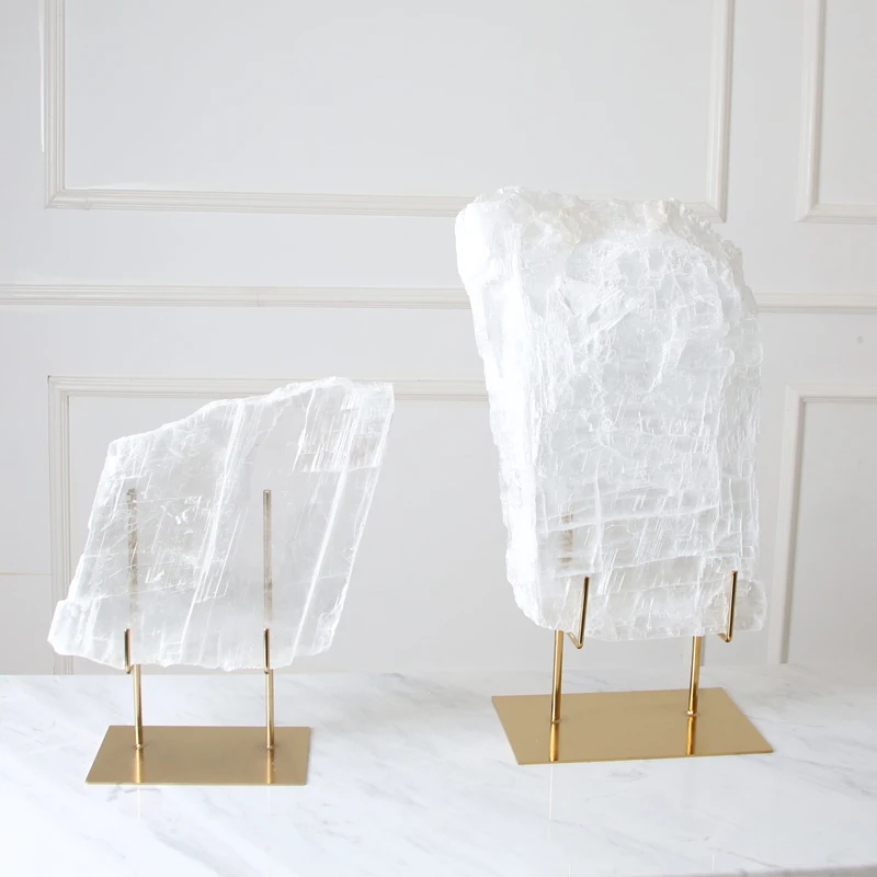 

Wholesale home decoration accessories metal stand natural crystal stone ornament for living room