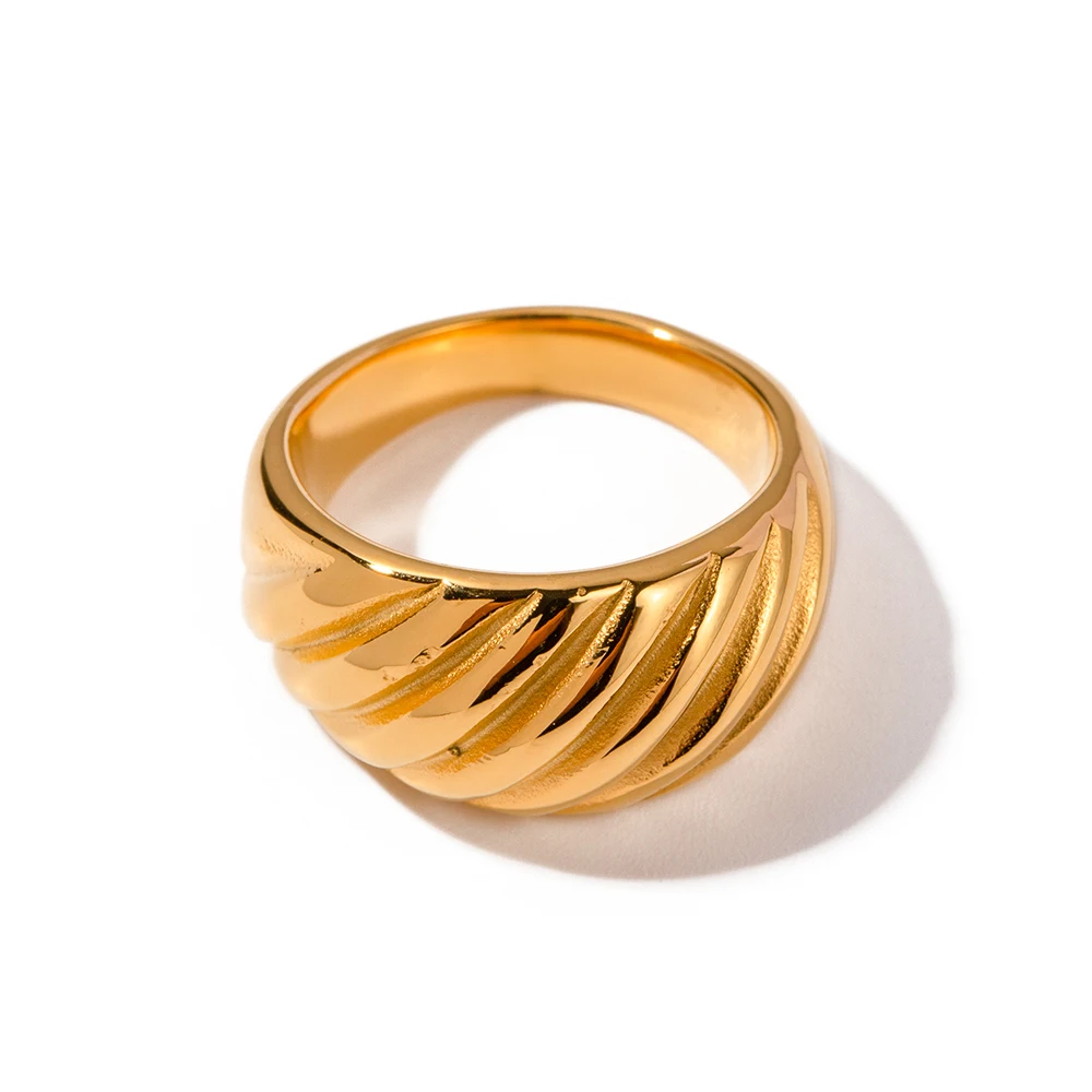 

Waterproof 18k Gold Plated Stainless Steel Jewelry Bread Twist Texture Croissant Rings for Women