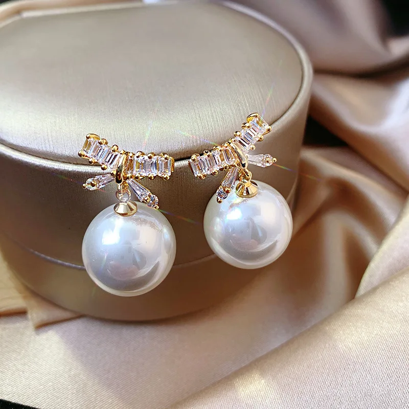 

Fashion diamond stud large pearl stud earring baroque pearl dainty funky earrings for women