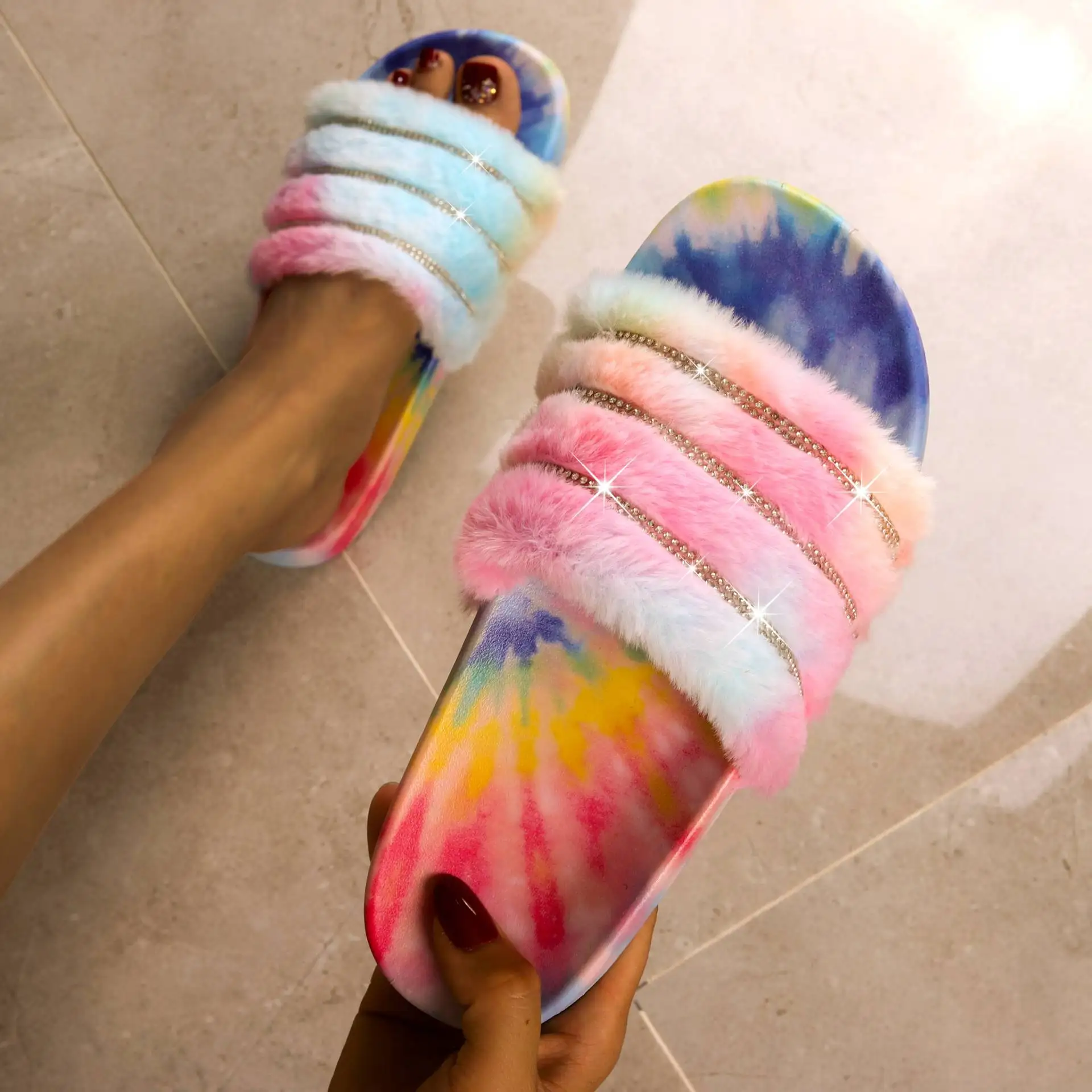 

Tie Dye Shiny Diamonds Plush Slippers Slides Newest Soft Colorful Winter Warm Furry Shoes Lady Indoor Outdoor Sandals For Women