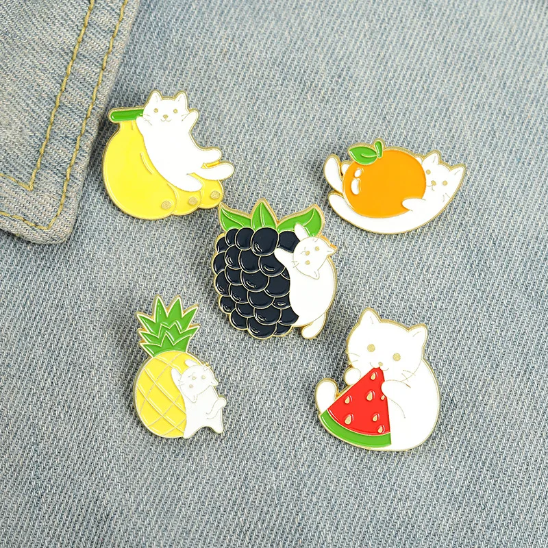 SC Hot Selling Creative Cartoon Fruit Brooches Funny Orange Grape Banana Cute Brooch Pin Trendy Cute Cat Brooch for Girls