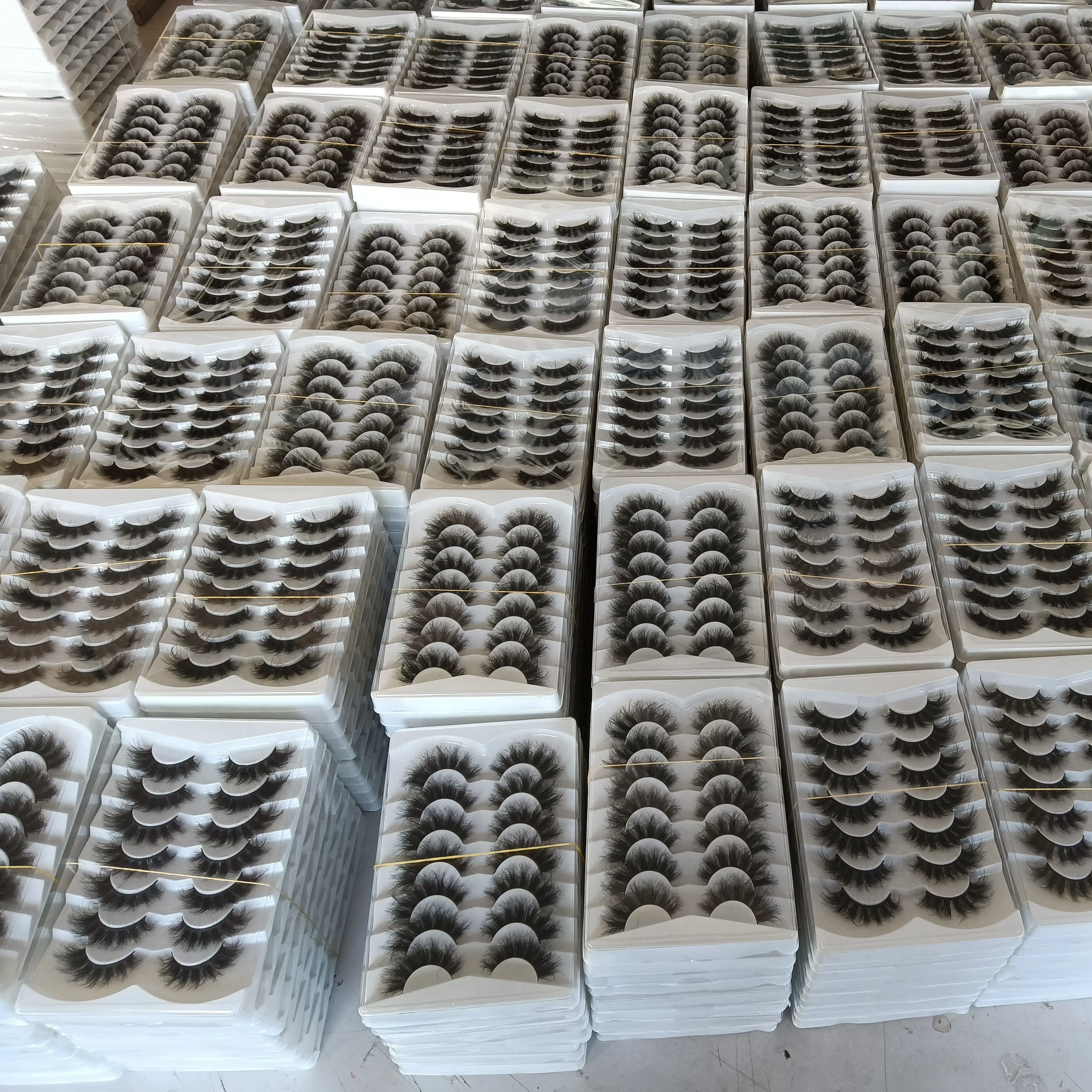 

2021 newest style eyelashes luxury 3d mink lashess 25mm eyelashes tresluces OEM/ODM