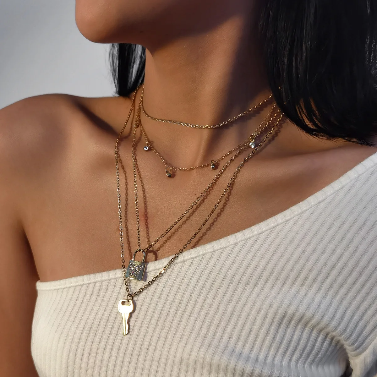 

Vintage Gold Silver Plated Multilayer Butterfly Lock Pendant Necklace Hip Hops Lock Key Pendant Necklace, Picture color