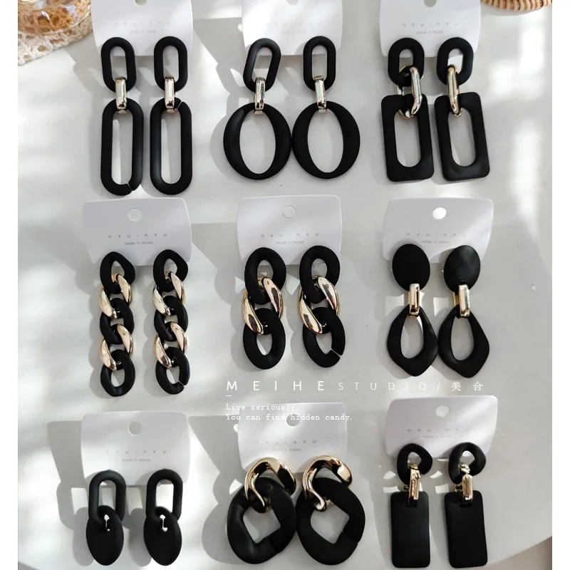 

European and American Atmosphere Matte Black Gold Acrylic Chain Earrings Fashion Personality Earrings