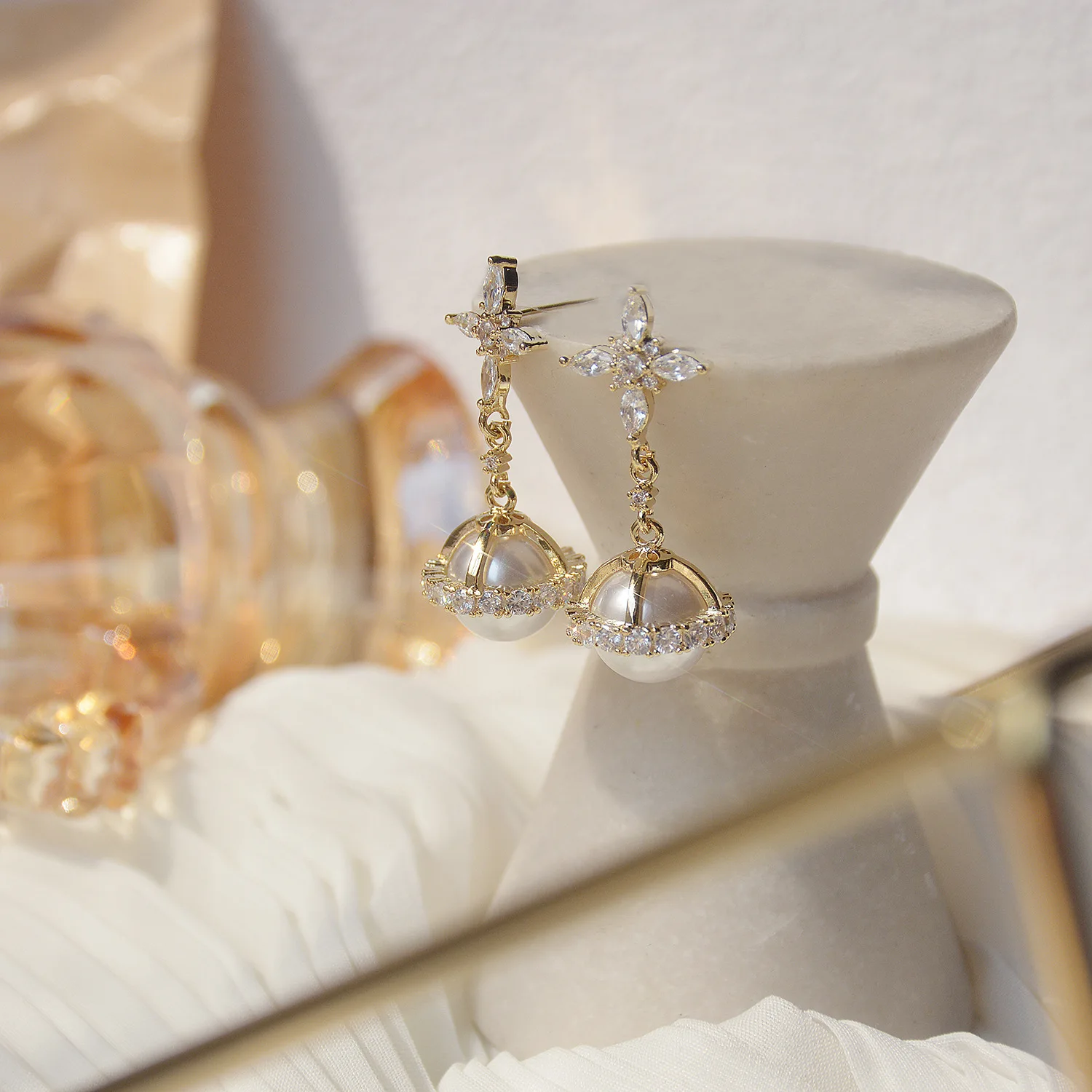 

Vershal A579 Retro 18k Gold Plated Hot Sale Vintage Zircon Flower Beads Pearl Dangle Drop Earrings