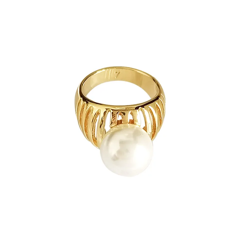 

2021 New Vintage 18K Gold Plateding Pearl Finger Rings Brass Hollow Baroque Pearl Ring Lady