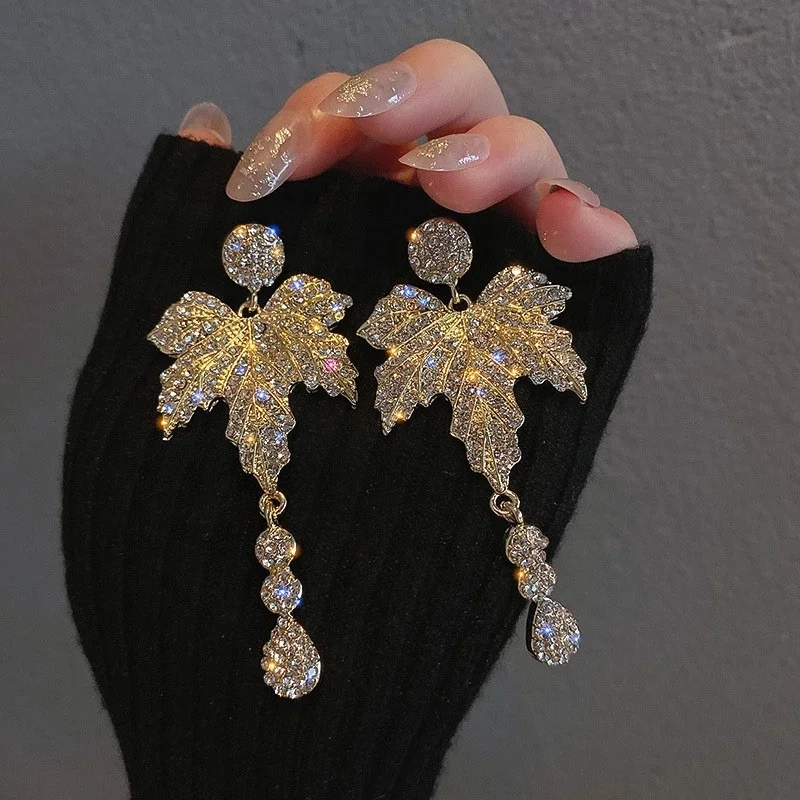 

Kaimei 2021 New Golden Leaf Crystal Dangle Earrings for Women Long Tassel Geometric Earrings Weddings Jewelry Accessories, Many colors fyi