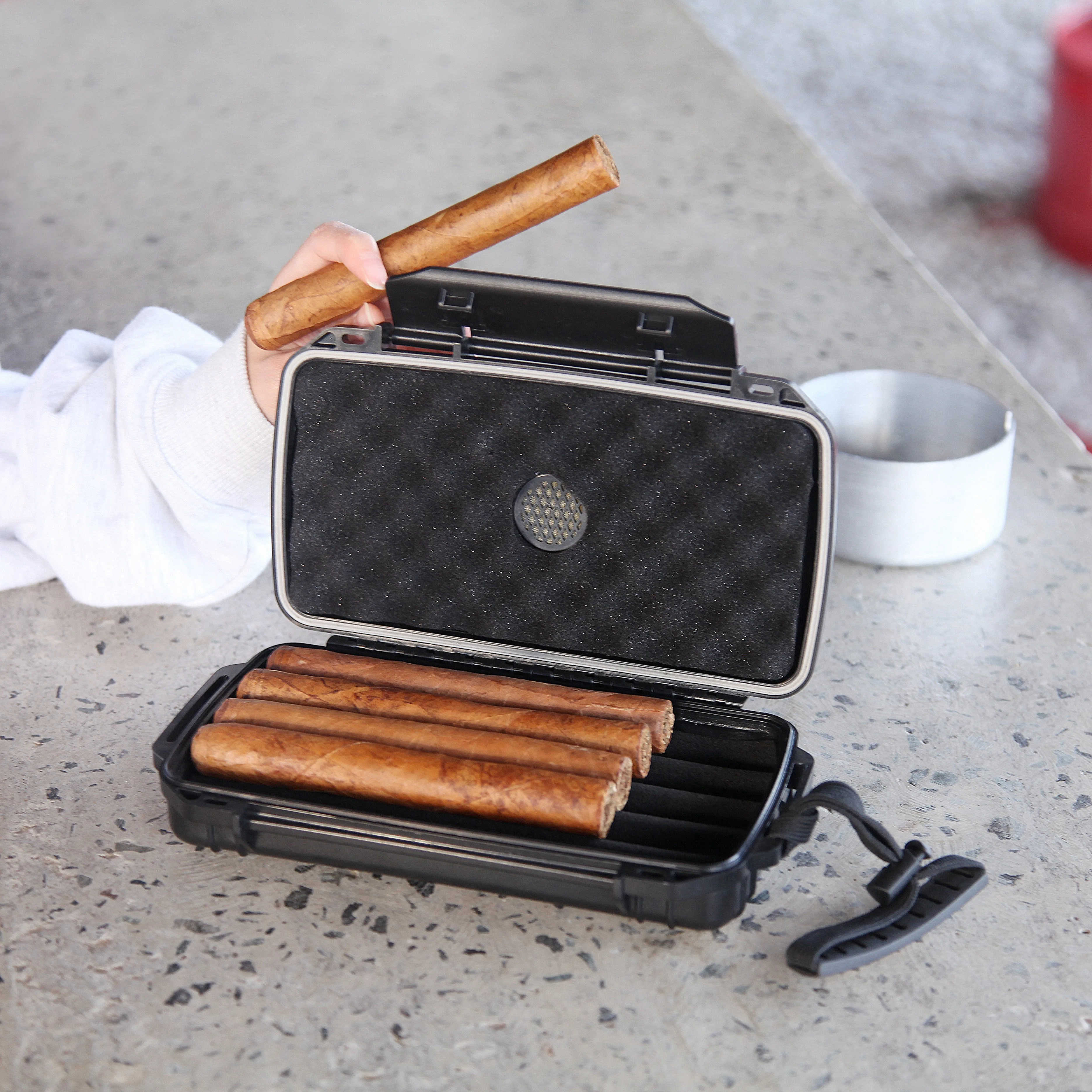 

Waterproof Cigar Case Cigarette Case Cigar Humidor Travel with Custom Foam Logo