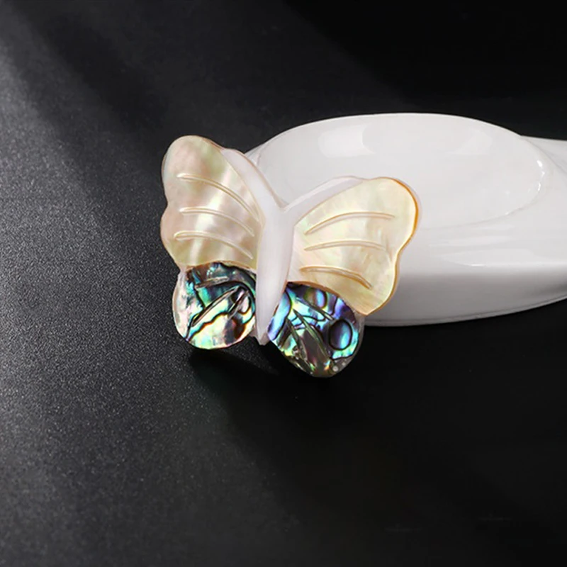 

Fashion creative butterfly brooch High-grade natural shell brooch