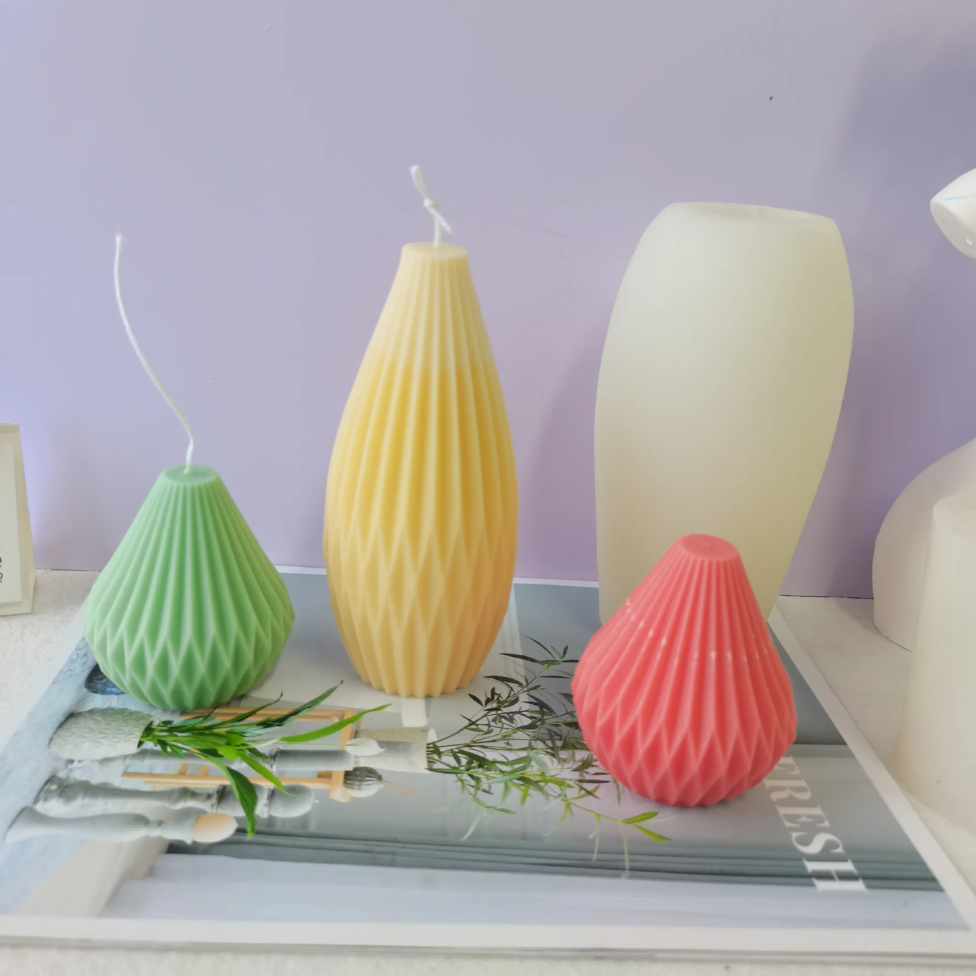 

Wholesale Unique Big Spiral Shape Cylinder Silicone Molds For Candle Making 3D Decorative Resin Cake Christmas Candles Molds, Red/pink