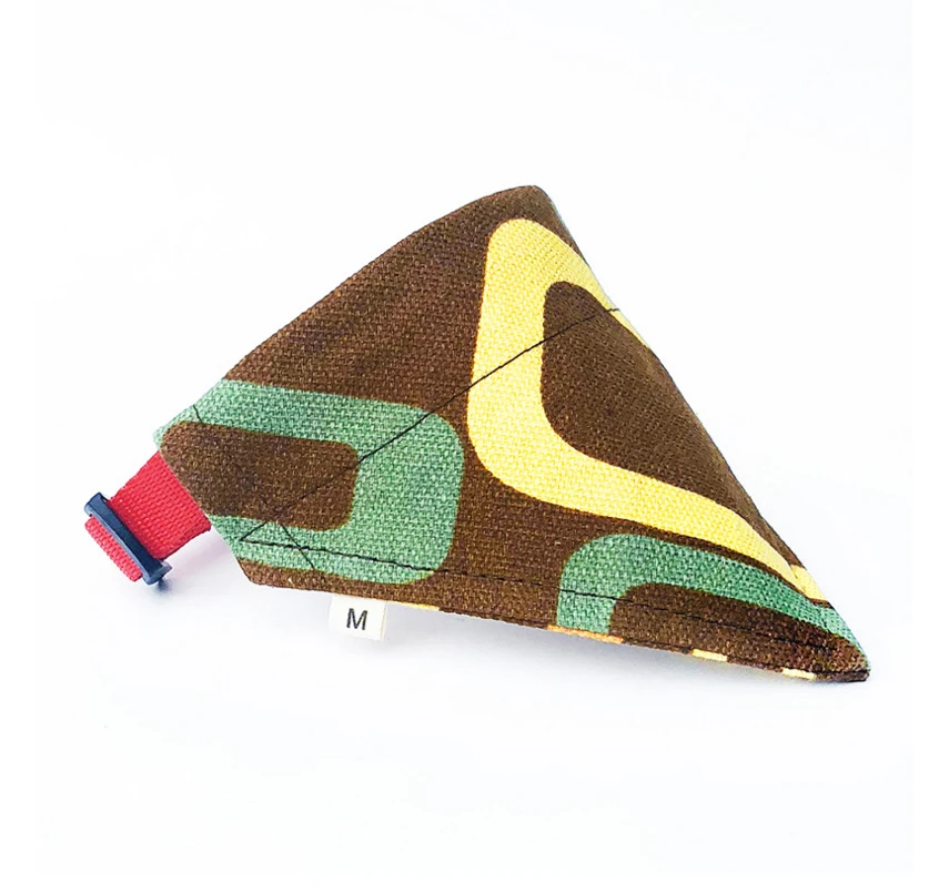 

2021 wholesale Fashion Big Dog Polyester Triangle Towel Animal Scarf Dog Scarf Bandana Bib