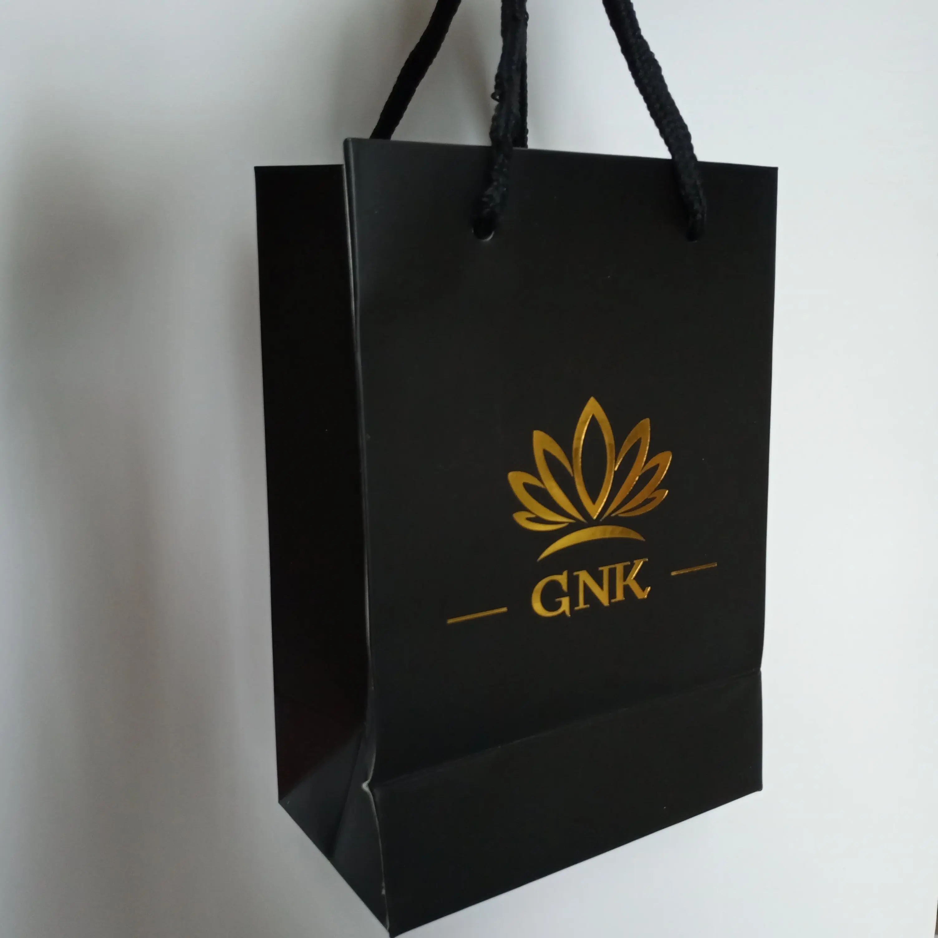 

Wholesale Luxury Famous Brand Gift Custom Printed Shopping Paper Bag With Your Own Logo