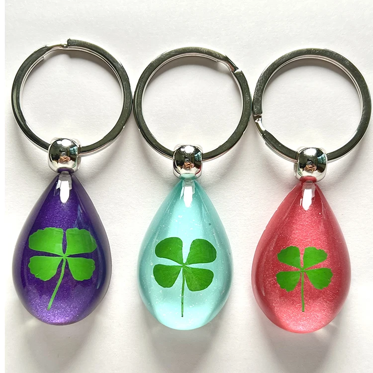 

Ivy new promotional souvenir gifts handicrafts acrylic Four Leaf Clover muti color resin key chain charming key ring