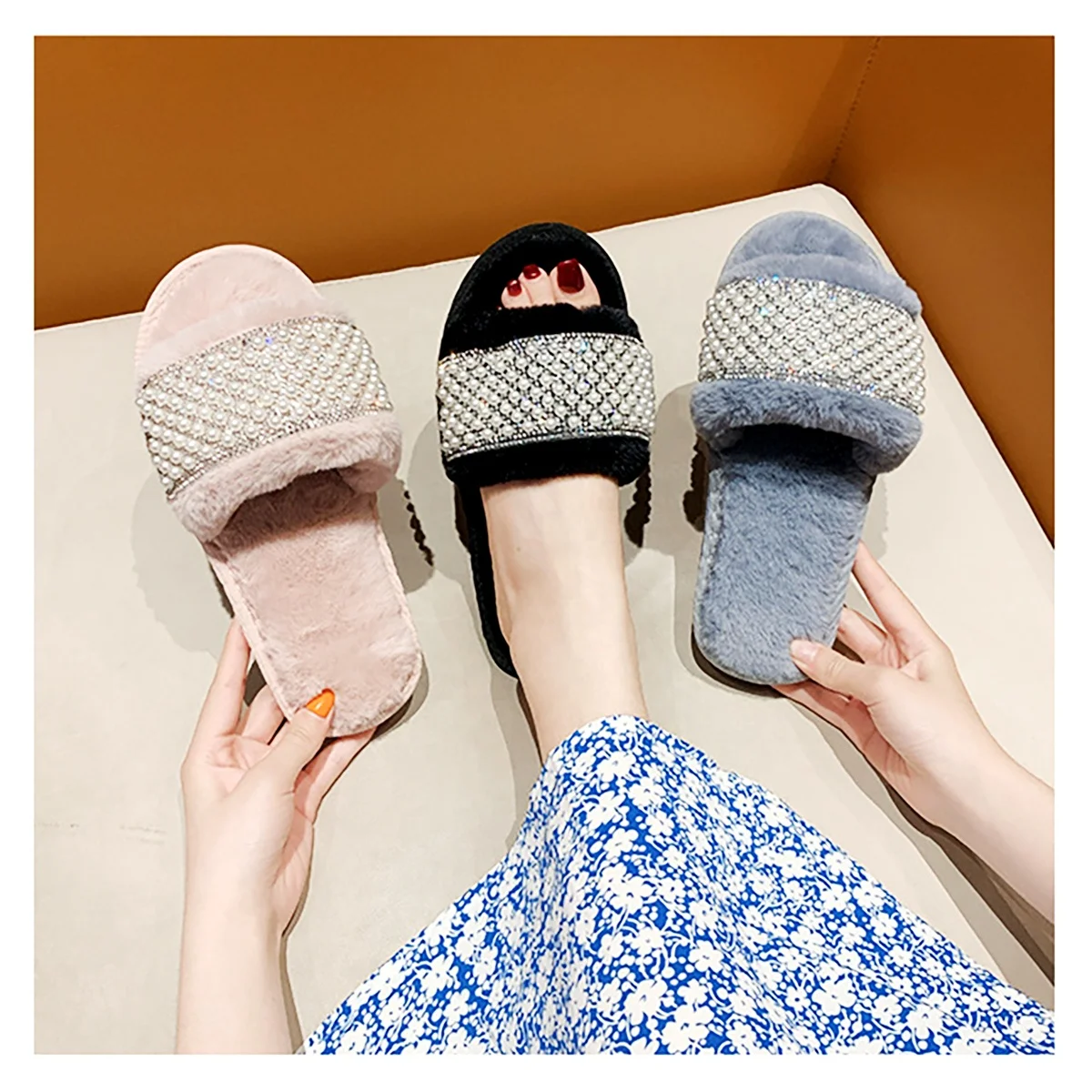 

Woman Slippers 2021 Ladies Open Toe Sandals Pearl Faux Fur Slippers For Women Bathroom Slippers Full with Pearls