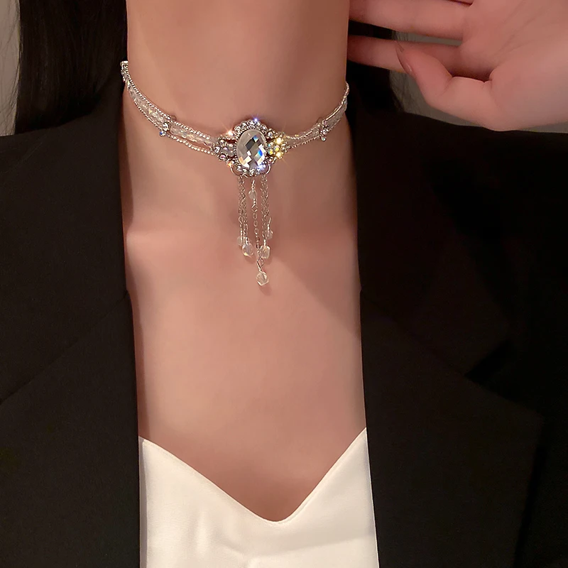 

fashion trendy women statement crystal chocker