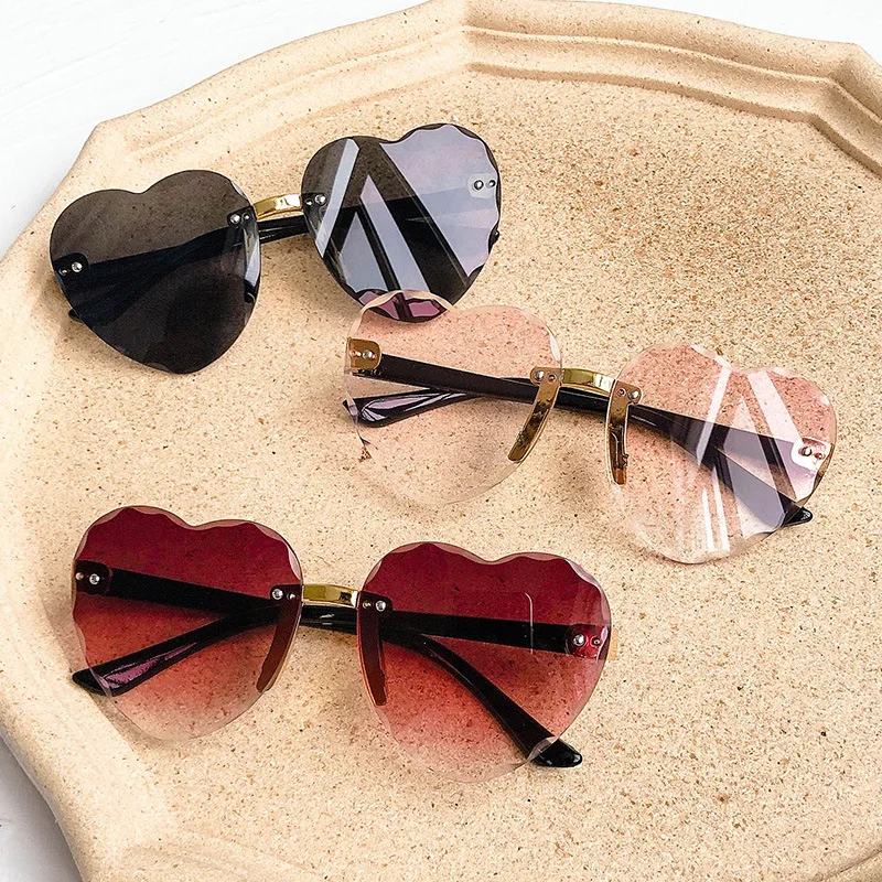 

MJ-0097 Han Edition Children's Hearts Sunglasses New Trend Kids Retro Heart Shaped Cute Sunglasses 2021