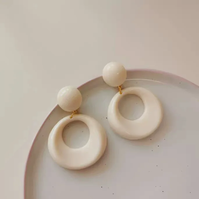 

JUHU New niche geometric ring acrylic cream white earrings simple and versatile resin earrings for women