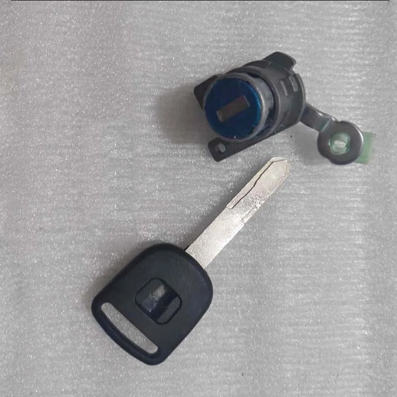 

Hond a 03-07 accord left door lock cylinder, Picture