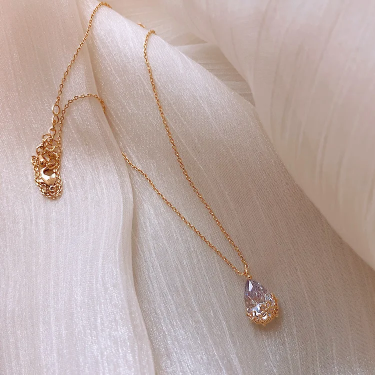 

Hot selling fashion jewelry simple generous crystal water drop pendant necklace elegant everyday versatile necklace for women, Gold, silver