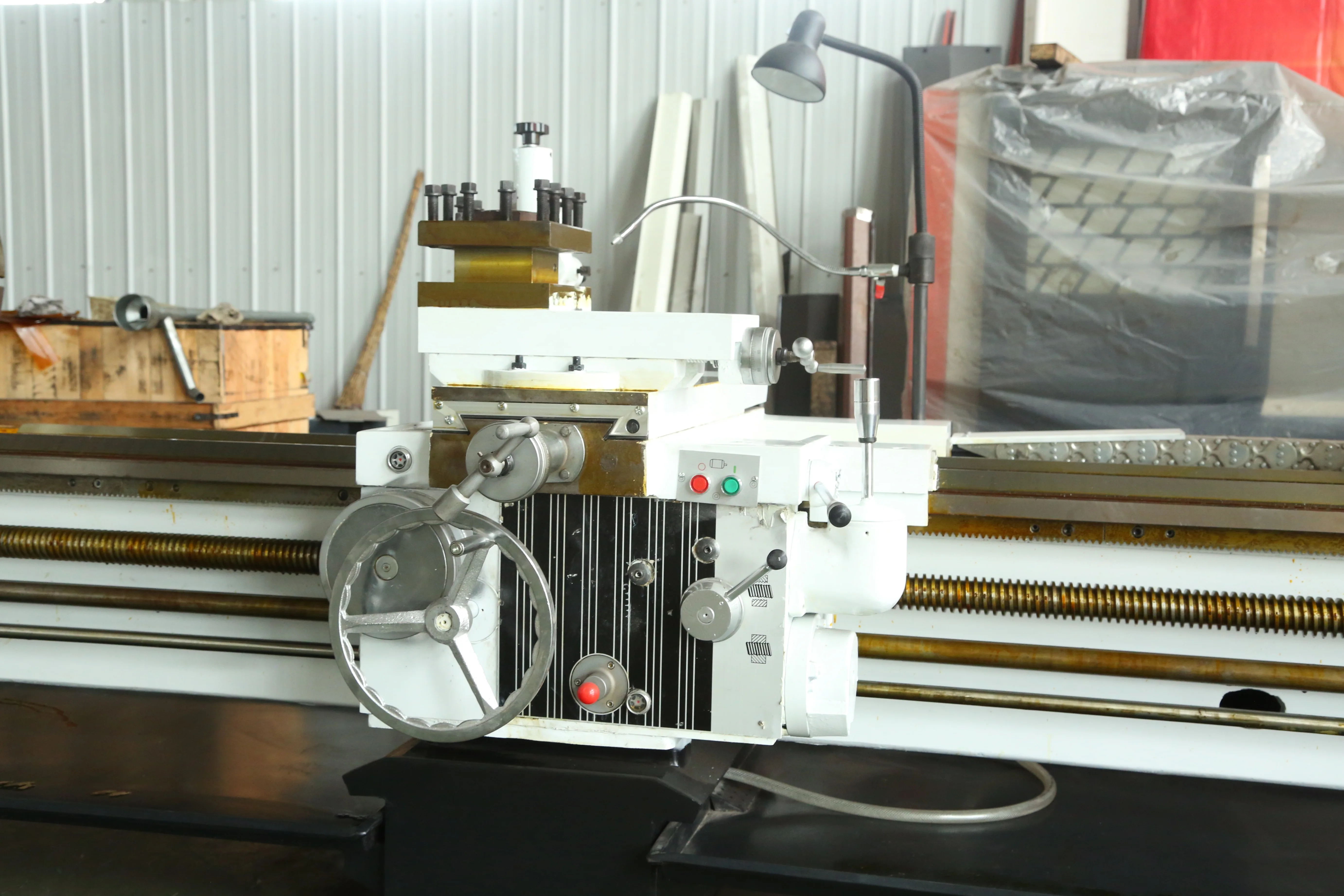 大主轴孔径 105毫米万能车床,卧式重型车床 cw6150/3000毫米在菲律宾