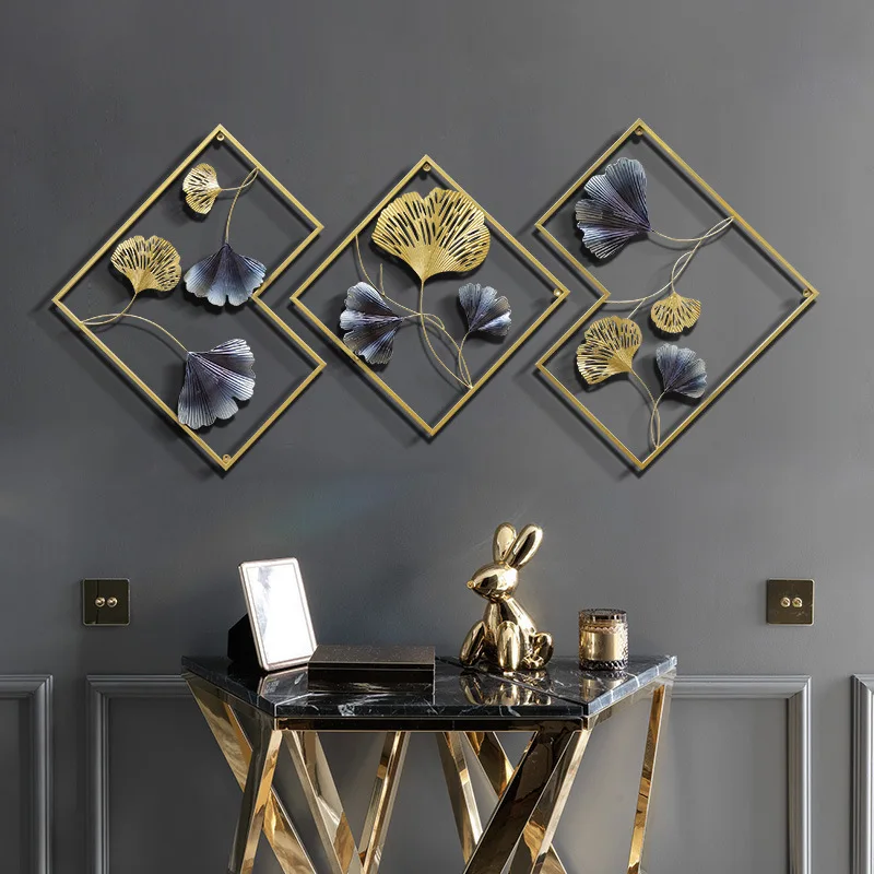Light Luxury Metal Round Wall Art Contemporary Style Wall Hanging for Bedroom and Office Christmas Decor