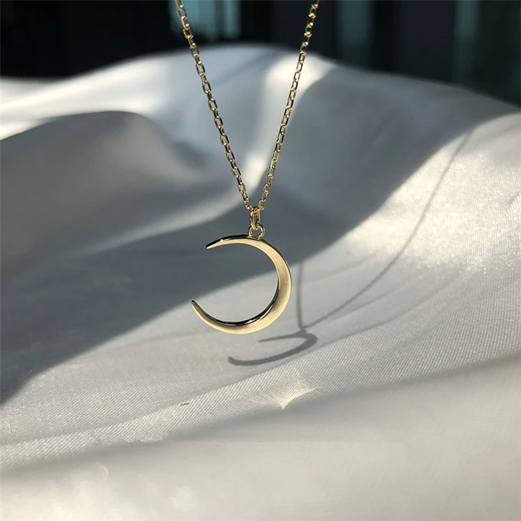 

2020 simple fashion design Minimalist Tiny Dainty Little 14K Gold Moon Charm Pendant Necklace for women