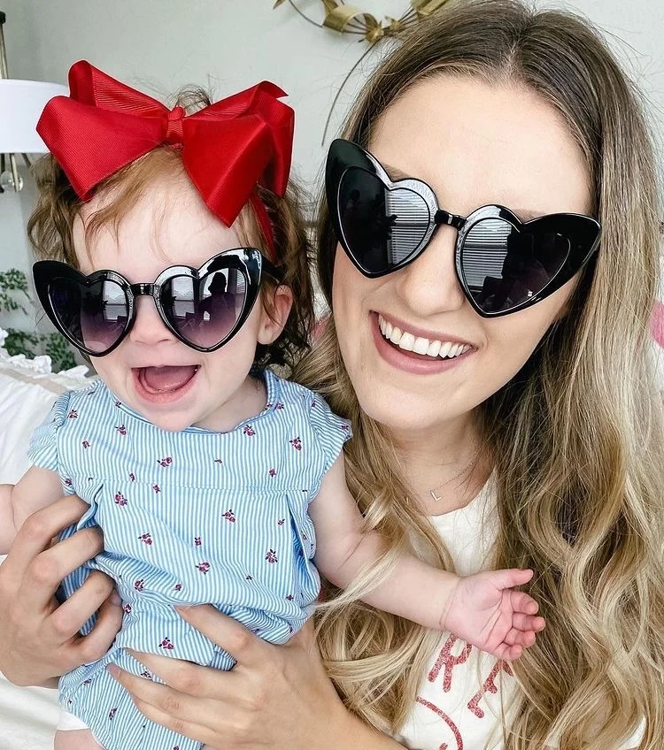 

Wholesale 1 Set 2 pcs Matching Mother and Daughter Glasses UV400 Shades Love Peach Heart Mommy And Me Sunglasses 2021