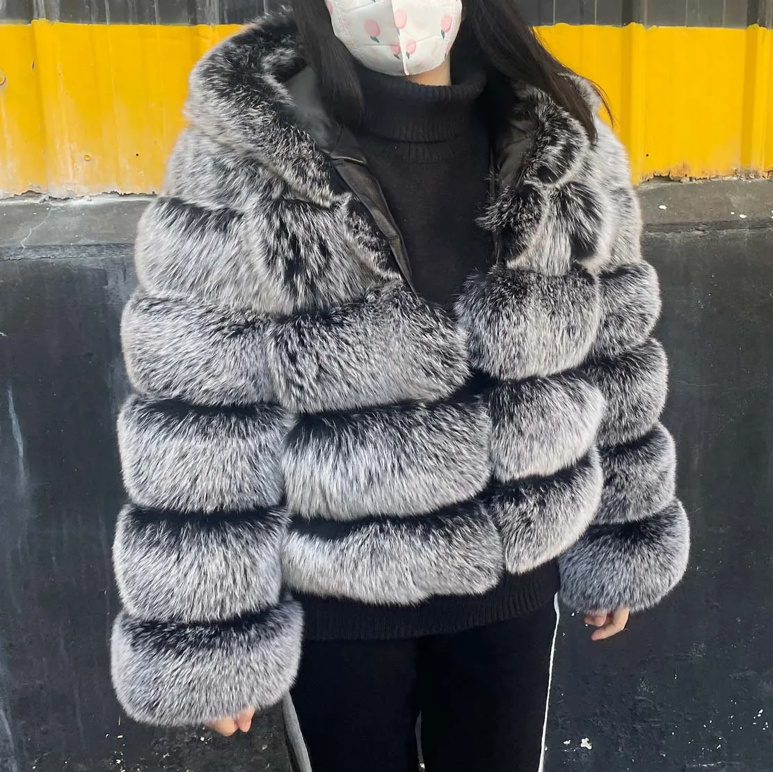 

QIUCHEN QC20110 Fashion Winter Warm Fluffy Jacket Women Winter Silver Hooded Real Fox Fur Coat, Customized