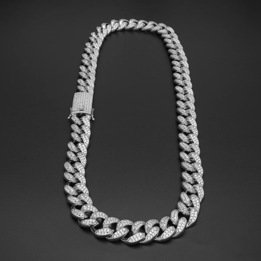 

Small moq inital necklace, Picture shows