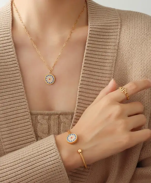 

AZL A niche versatile drip oil Daisy necklace bracelet earrings titanium steel gold plated jewelry set, Gold color