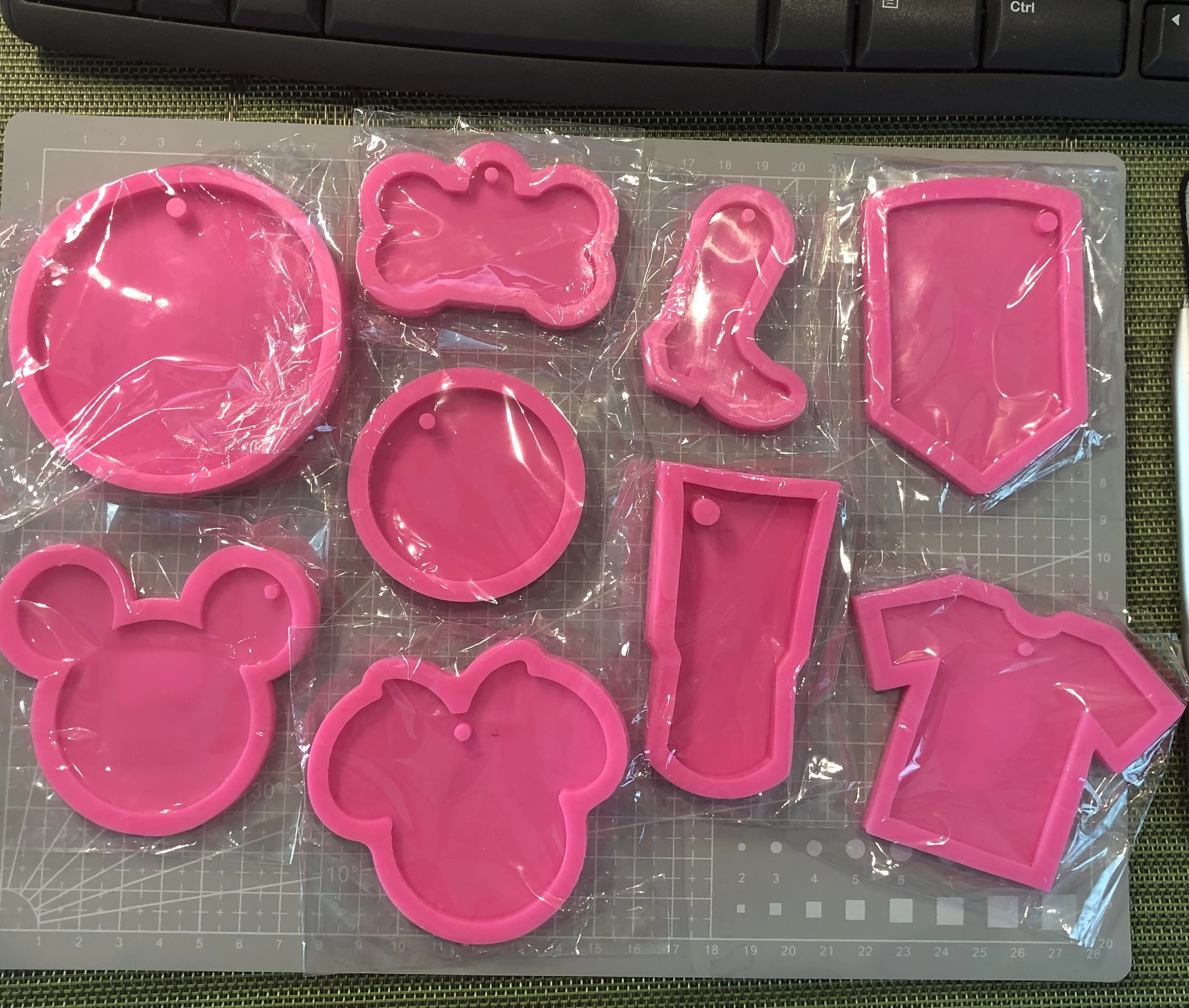 

S299 silicone keychain molds for resin crafts Making