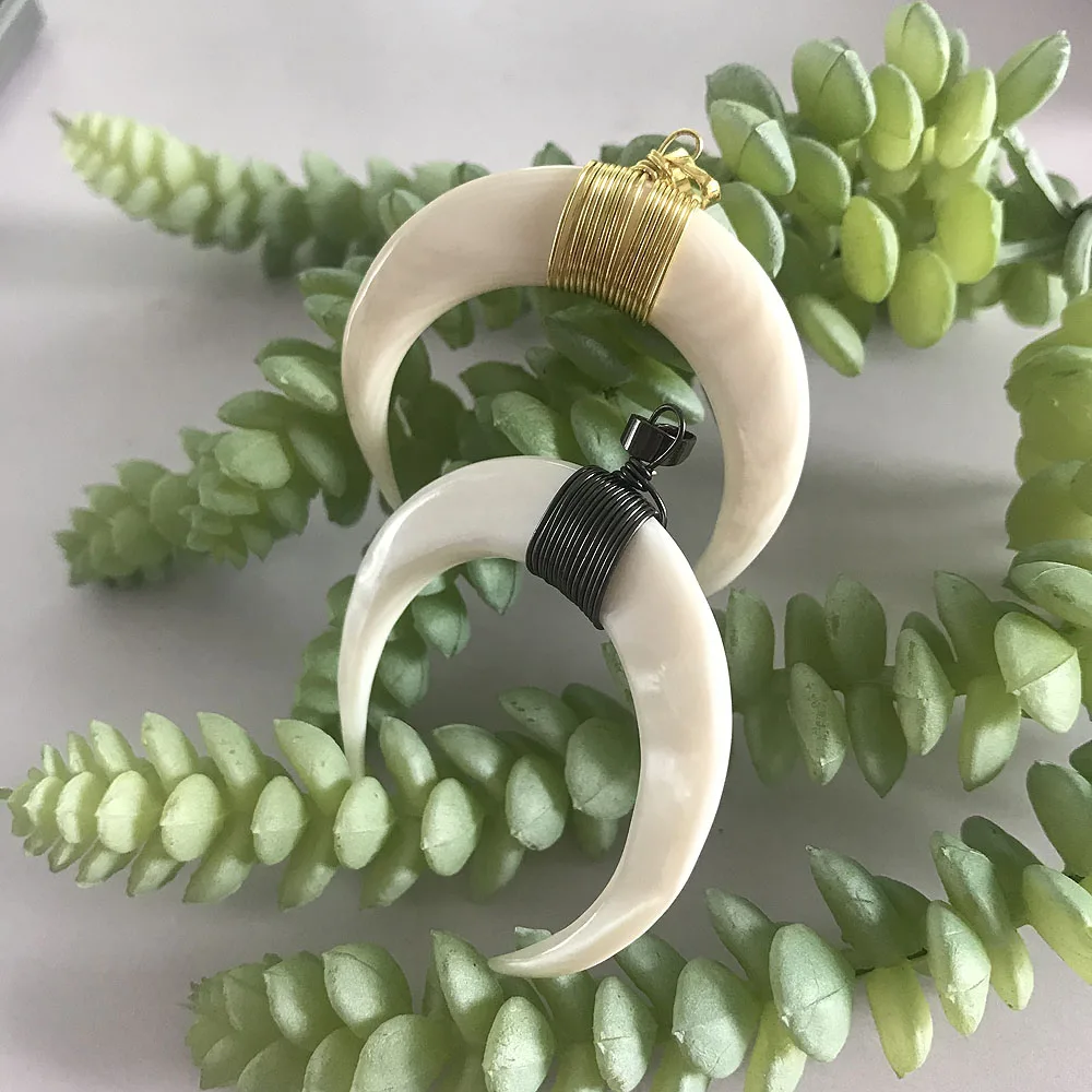 

Crystal Natural Stone Crystal Shell Crescent Moon Shape Pendant Charm