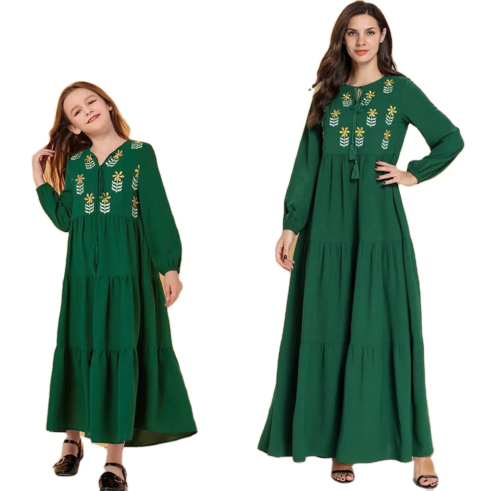 

Children's green medium and large children's embroidered bubble sleeve long sleeve dress Muslim leisure long skirt