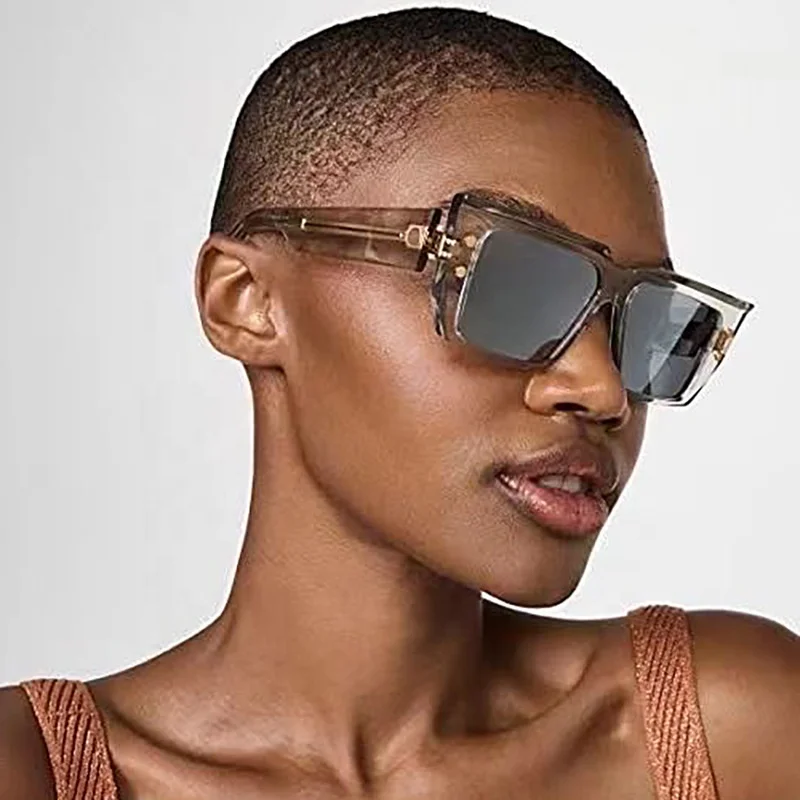 

New Luxury Fashion Hip Hop Shades Eyewear Rivet Decoration Rectangle Sunglasses Women Small Square Frame Sun Glasses