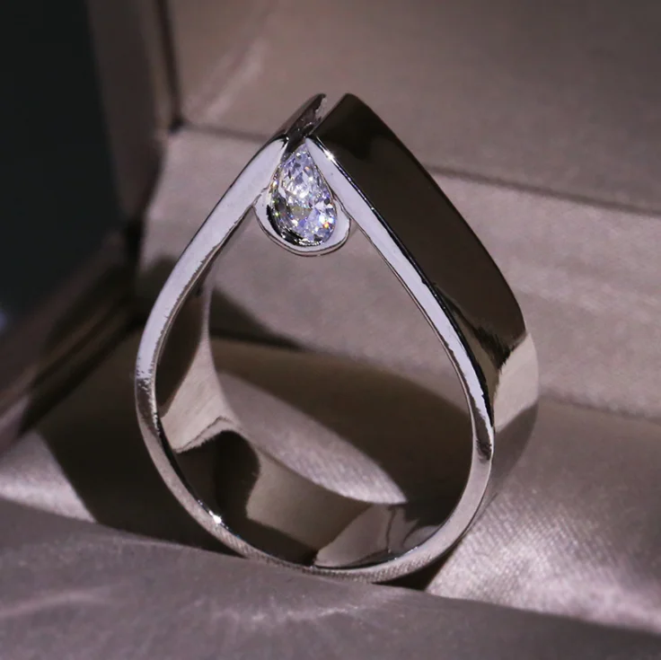 

Elegant Vintage Fashion KYRA0790 CZ Rings Platinum Plated 3A zircon rings for Women, Silver