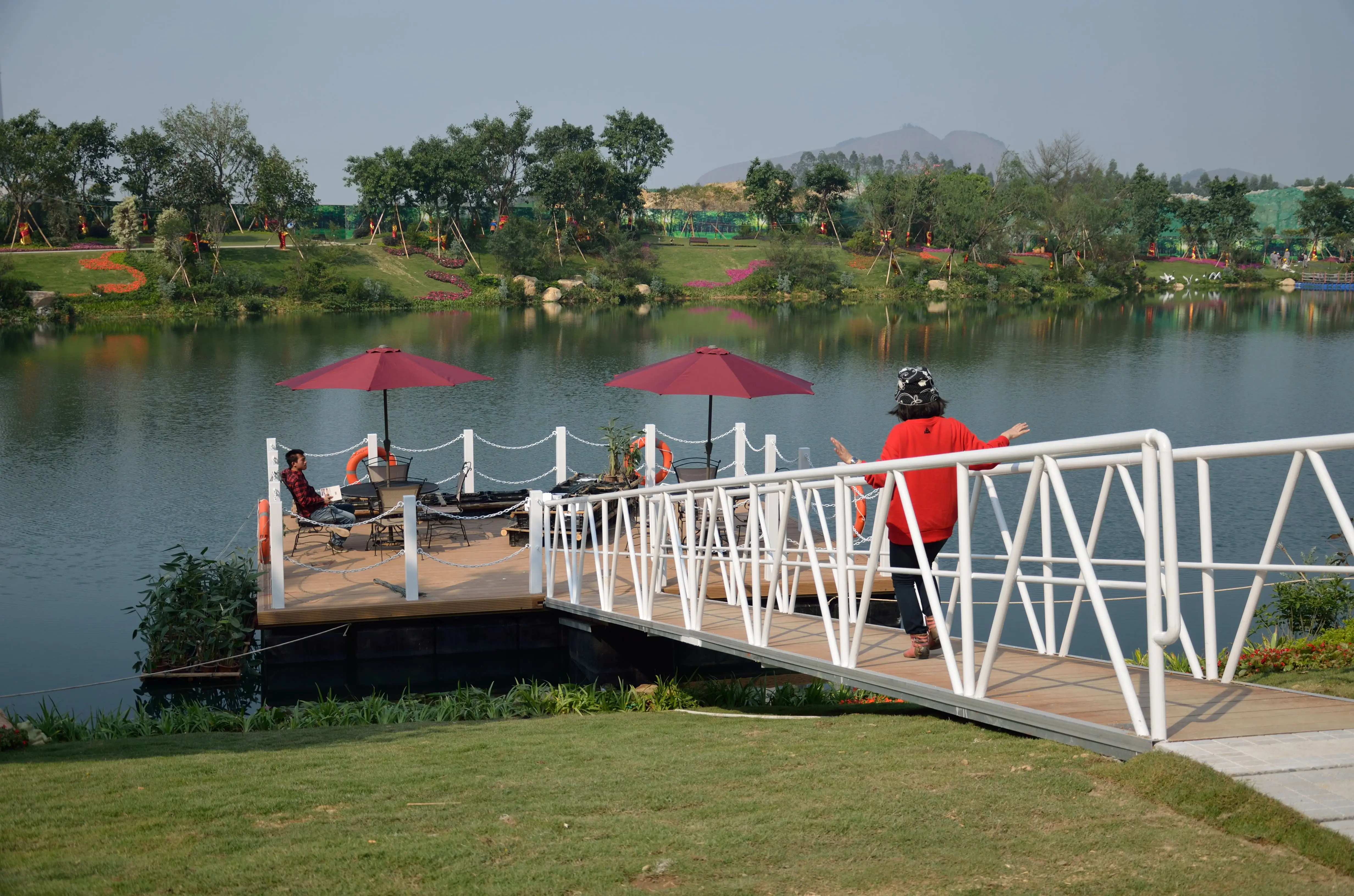 美丽的形状小尺寸休闲海滨漂浮平台